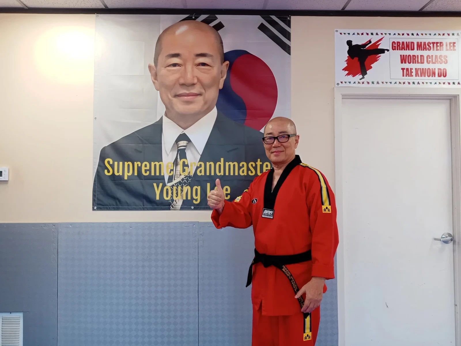 Welcome to Grandmaster Lee's Taekwondo